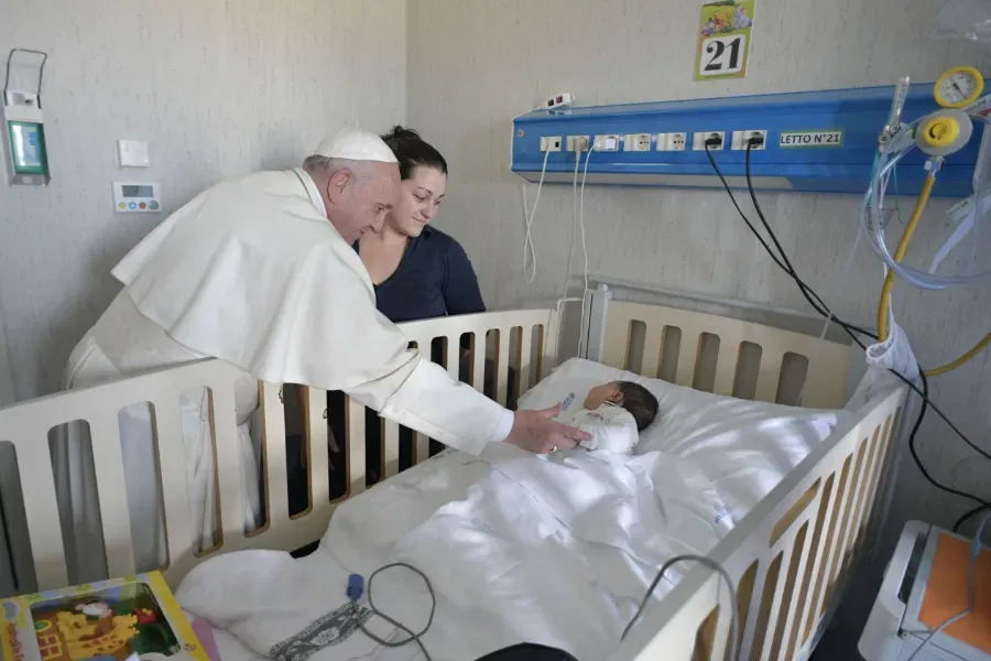 Pope Francis visits the Bambino Gesù di Palidoro hospital in Rome, Italy, on Jan. 5, 2018. Credit: Vatican Media.