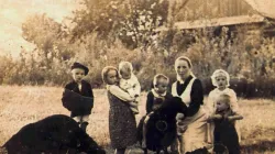Wiktoria Ulma with six of her children. / The Ulma Family Museum of Poles Saving Jews in World War II.