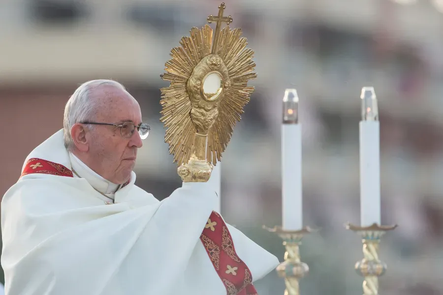 Pope Francis Not to Preside at June 16 Corpus Christi Mass, Procession Due to Knee Pain