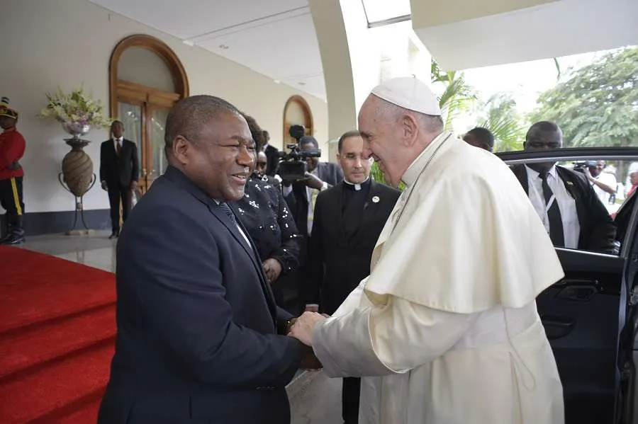 Pope Francis greets Filipe Nyusi, the president of Mozambique, in Maputo Sept. 5, 2019. Credit: Vatican Media.