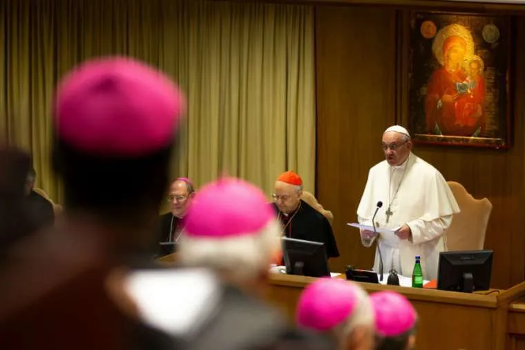 Pope Francis leads a prayer at the start of the 2018 youth synod. CNA file photo.
