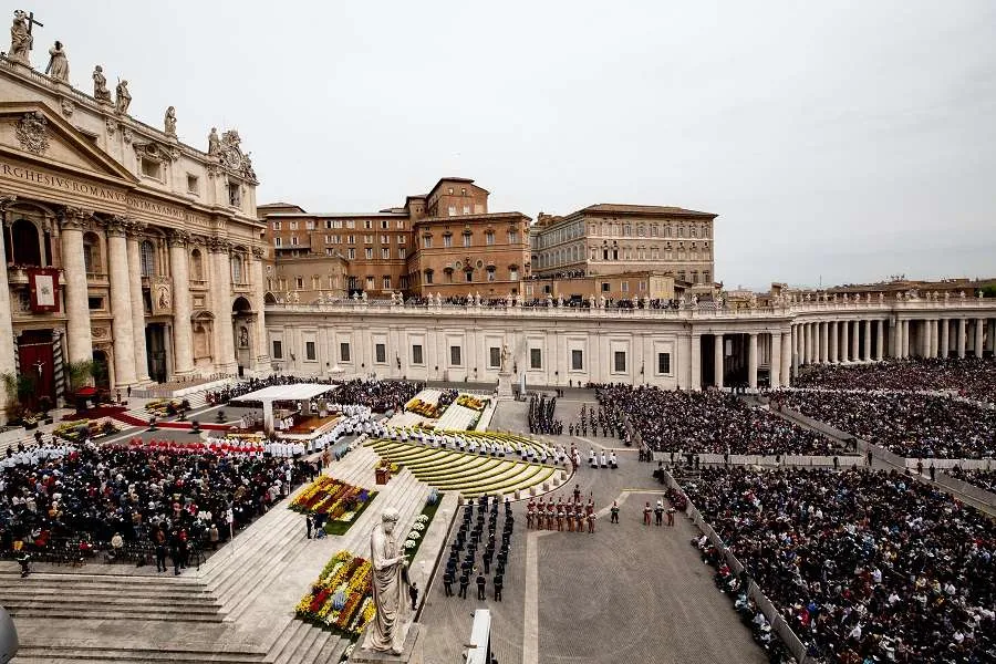 Pope Francis offers Easter Sunday Mass in St. Peter's Square April 21, 2019. Credit: Daniel Ibanez/CNA.