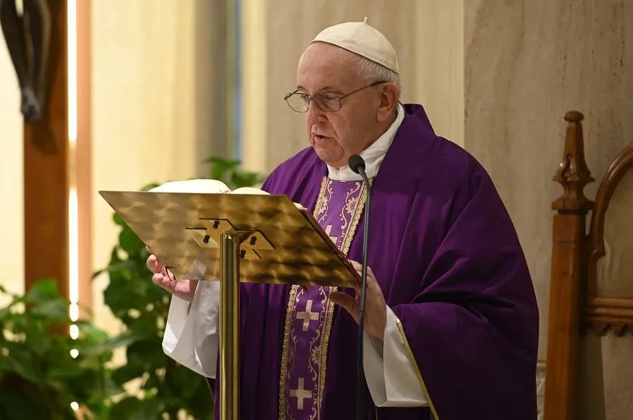 Pope Francis offers Mass in the Casa Santa Marta April 1, 2020. Credit: Vatican Media.