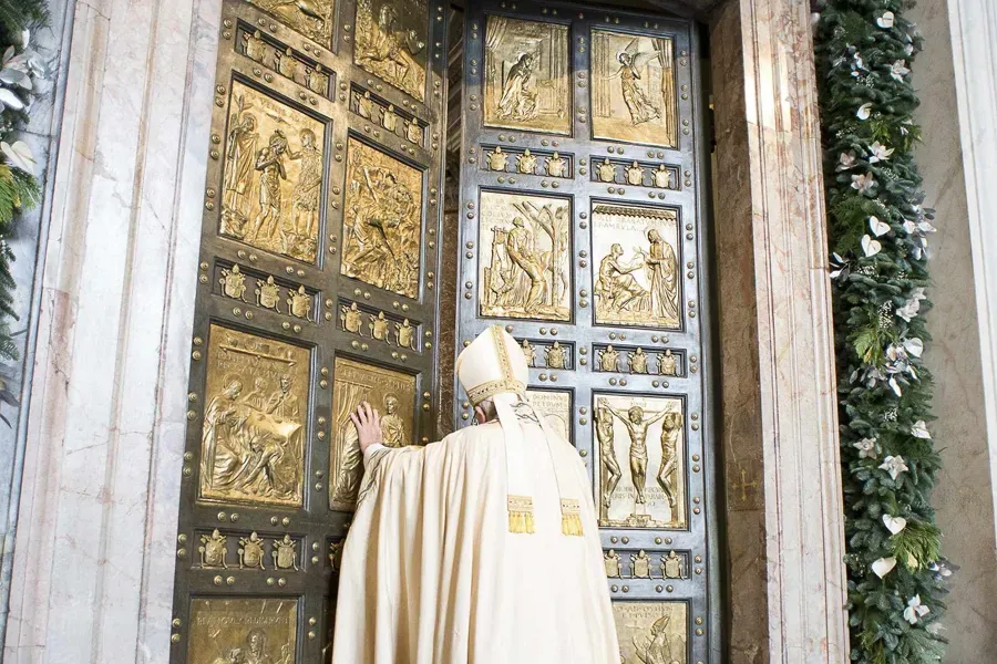 Pope Francis opens the Holy Doors at St. Peter's Basilica to begin the Year of Mercy, Dec. 8, 2015. L'Osservatore Romano.