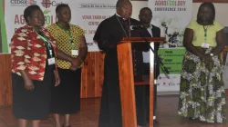 Bishop Joseph Mbatia (on mic) of Nyahururu Diocese reads the communique of the agroecology conference 2019. He is flanked by, from left Margaret Mwaniki (Caritas Africa), Stellamaris Muelar (Fastenopfer), Dennis Kioko (Trocaire) and Hellen Owiti (Trocaire) / CISA
