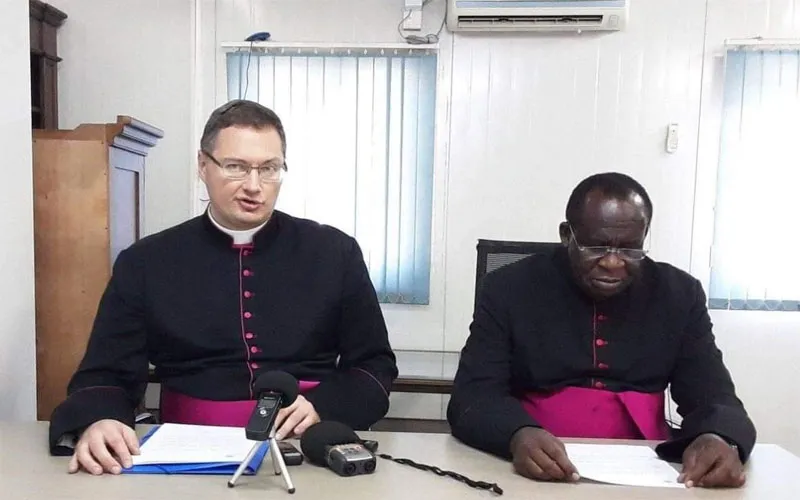 Msgr. Visvaldas Kulbokas (left), Delegate of the Congregation for the Evangelization of Peoples and Msgr. Mark Kadima (right), Chargé d’Affaires of the Apostolic Nunciature in South Sudan during Press Conference in Juba, South Sudan on March 6, 2020 / ACI Africa