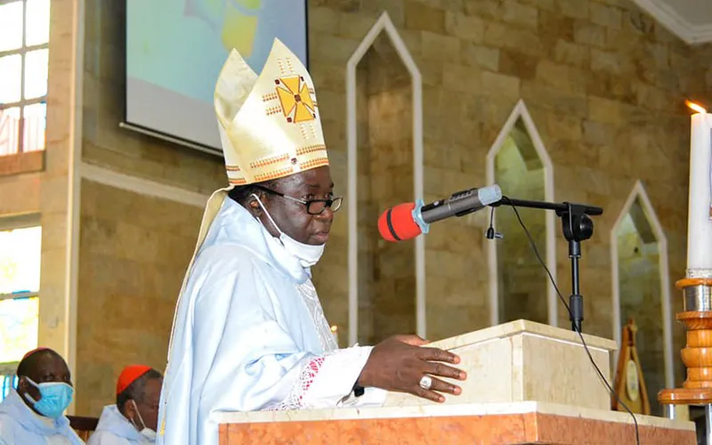 Bishop Matthew Hassan Kukah of Nigeria’s Sokoto Diocese during the  April 13 Mass. Crédit : Catholic Broadcast Commission of Nigeria