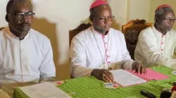 Bishop Laurent Birfuoré Dabiré (Centre), President of the Episcopal Conference of Burkina Faso and Niger (CEBN), during the presentation of the statement of the Bishops.