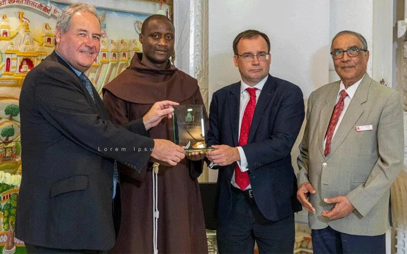 Br. Peter Mokaya Tabichi receiving the 2020 Ahimsa Award.