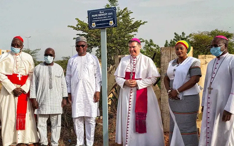 The Apostolic Nuncio in Burkina and Niger unveils the placard bearing Pope Benedict XVI Street in Burkina Faso's capital Ouagadougou/ Credit: Fr. Paul Dah