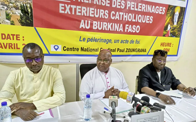 Archbishop Paul Yemboaro Ouédraogo (Center) addressing journalists Thursday, April 2 in Burkina Faso. Credit: Courtesy Photo