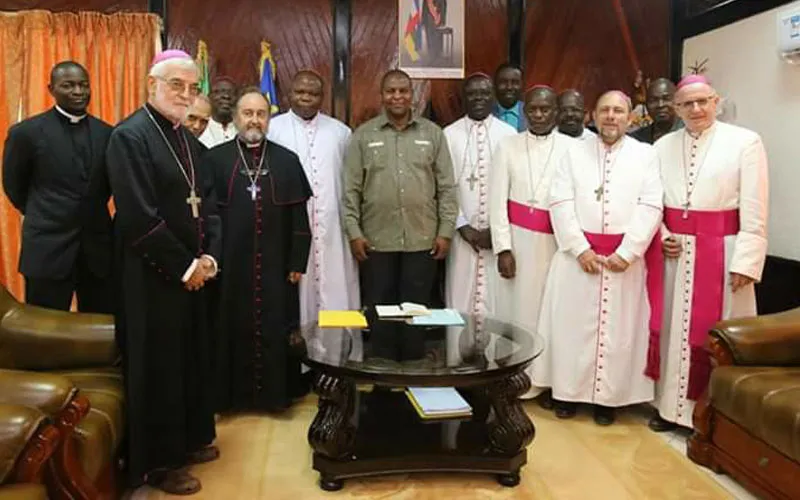 Bishops in the Central African Republic (CAR) with president Faustin Archange Touadera.