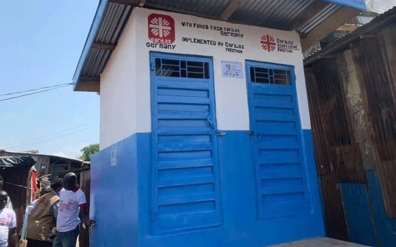 One of the toilets offered by Caritas Freetown to the Culvert Slum Community in Sierra Leone. / Caritas Freetown