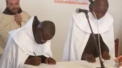 Perpetual vows of two young Carmelites at Bangui, Monastery of Our Lady of Mount Carmel December 20, 2020. / Aid to the Church in Need (ACN).