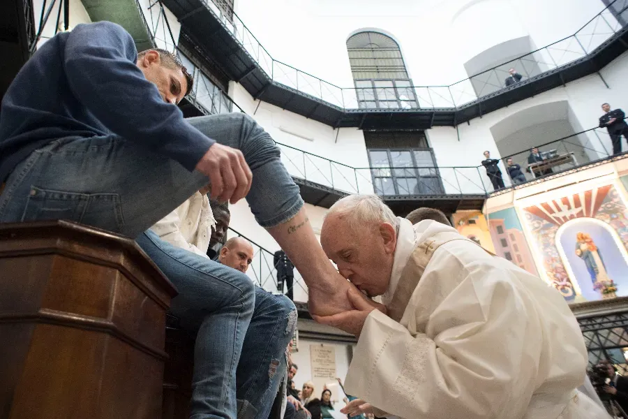 Pope Francis kisses prisoners’ feet at Rome’s Regina Coeli Prison. March 29, 2018. Vatican Media.