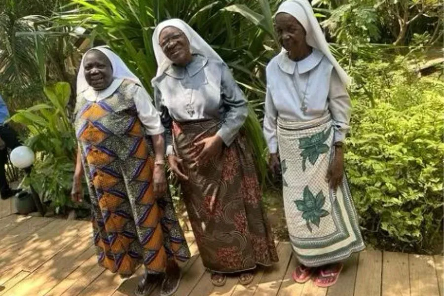 Sr. Lucy Tiyu (left), Sr. Rose Ajija (center), and Sr. Pierina Achito (right), all from the SHS community of Umbadah Omdurman in Sudan’s capital, Khartoum. Credit: The Vulnerable People Project