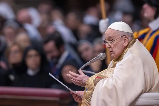 Pope Francis Urges Consecrated Men and Women to Cultivate "an intense interior life"