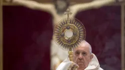 Eucharistic adoration following the pope's Corpus Christi Mass June 14, 2020./ Vatican Media/CNA.