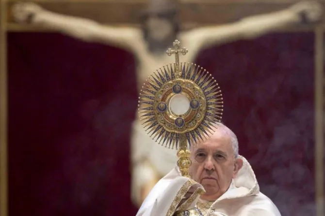 Eucharistic adoration following the pope's Corpus Christi Mass June 14, 2020. | Vatican Media/CNA.