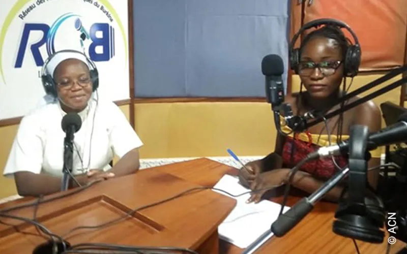Burkina Faso Sr. Anne Marie Kaboré SIC (Sisters of the Immaculate Conception of Ouagadougou) during Covid-19, giving an interview and taking part in a programme for children from the catechesis for 14 Radios. Credit: ACN