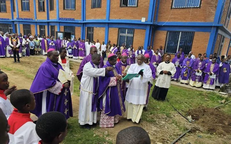 En el aniversario de su muerte, el obispo católico de Camerún es recordado por su influencia sobre «tantas personas»