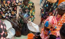 South Sudanese teturnees receiving food relief in Abiemnhom, near the border with war-torn Sudan in March 2024. Credit: Sr. Elena Balatti