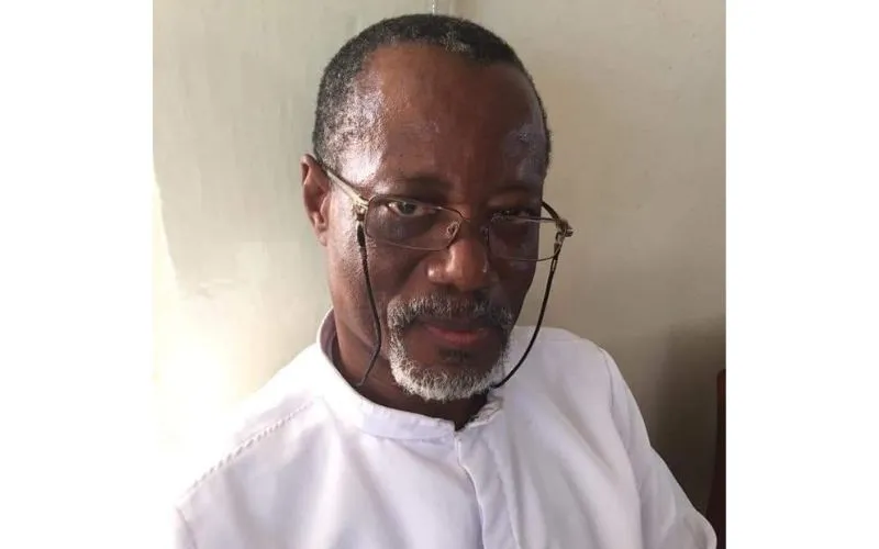 Llueven homenajes al sacerdote de Sierra Leona que superó un derrame cerebral y se convirtió en un escritor prolífico