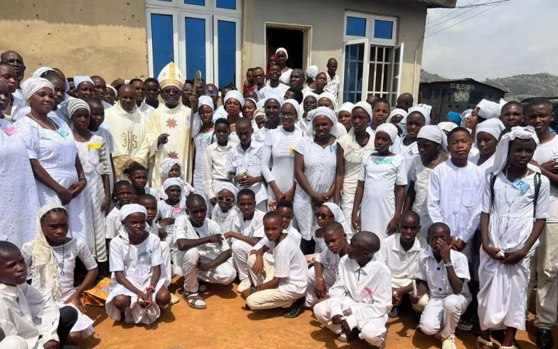 Archbishop Ignatius Ayau Kaigama with candidates who received the Sacrament of Confirmation at St. Elizabeth Kogo Pastoral Area of Abuja Archdiocese. Credit: Abuja Archdiocese
