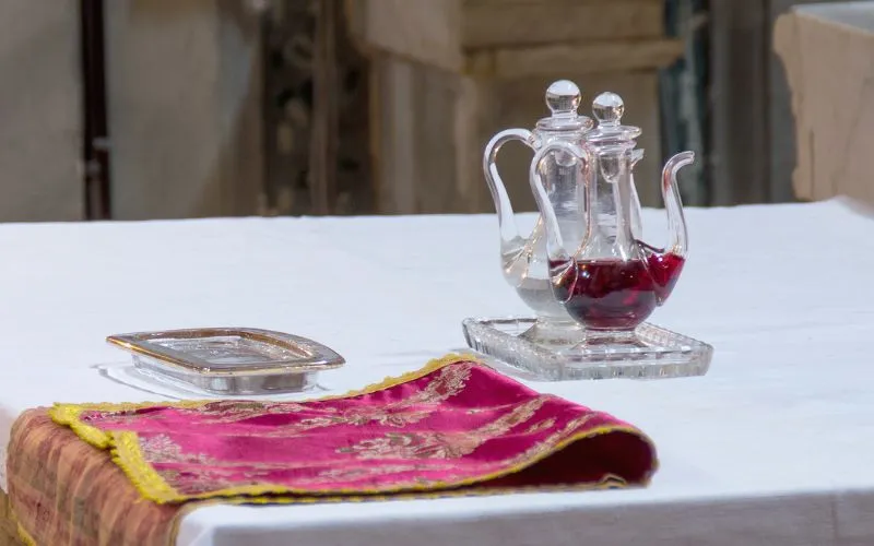 Ampules, glass cruets with wine and water for Holy Mass. Credit: Thoom via Shutterstock