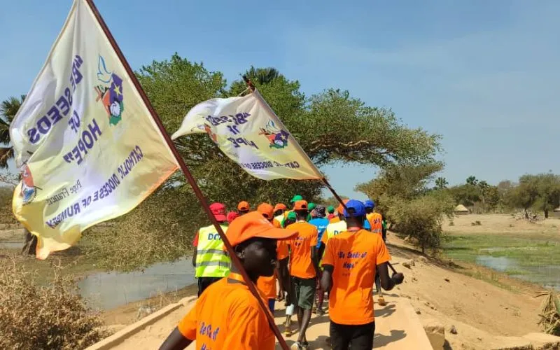 Youths from South Sudan's Catholic Diocese of Rumbek on their peace pilgrimage to Tonj. Credit: Bishop Christian Carlassare
