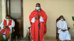 Bishop António Juliasse Ferreira Sandramo during the Palm Sunday Mass streamed live on Facebook. / Courtesy Photo