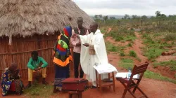 Nigerian Spiritan Father Kenneth Iwunna administering Holy Communion to a parishioner of Ethiopia’s Holy Cross Parish in Dhadim / Aid to Church in Need International (ACN)