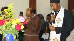 Father Petro Berga presiding over an inter-religious Service to pray for peace in Ethiopia

-- / Aid to the Church in Need

--