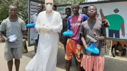 Fr. Andrew Campbell, SVD, founder of the Christ the King Soup Kitchen Project in Ghana in 2016 with some street children during a soup kitchen feting in Accra on April 1, 2020. / Soup Kitchen Team