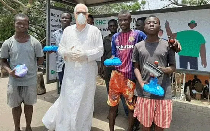 Fr. Andrew Campbell, SVD, founder of the Christ the King Soup Kitchen Project in Ghana in 2016 with some street children during a soup kitchen feting in Accra on April 1, 2020. / Soup Kitchen Team