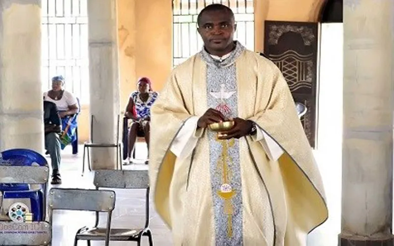 Nigerian Fr. Theophilus Ndulue of Enugu diocese who had been abducted on November 15, 2019 and freed after a day.