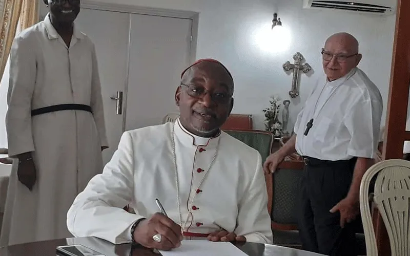 Archbishop Jean Patrick Iba-ba signing the Bull of nomination, on April 12, 2020, in Libreville. / Eglisecatholique-gabon.org