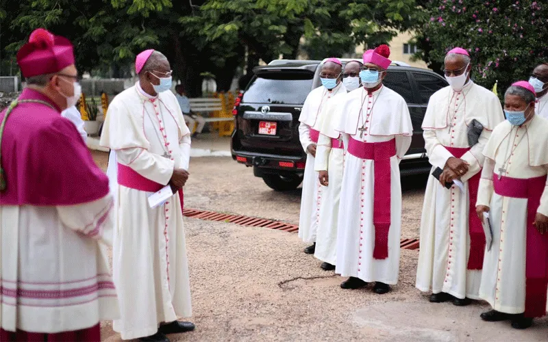 Archbishop Henryk Mieczyslaw Jagodzinski with members of the
Ghana Catholic Bishops’ Conference (GCBC) before a Eucharistic Celebration at the Holy Spirit Cathedral, Accra on October 15, 2020 to officially welcome him as the 9 the Apostolic Nuncio in Ghana. / Ghana Catholic Bishops’ Conference (GCBC)/Facebook Page.