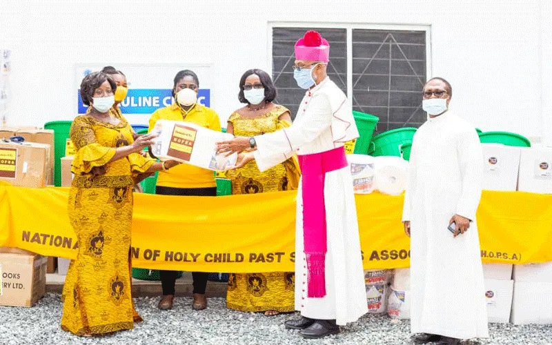 Archbishop Palmer-Buckle, Vice President of the Ghana Catholic Bishops’ Conference receiving a donation from  Mrs. Asor Anyimadu-Antwi, on behalf of the  National Union of Past Students of Holy Child School. / Global Newswatch Media