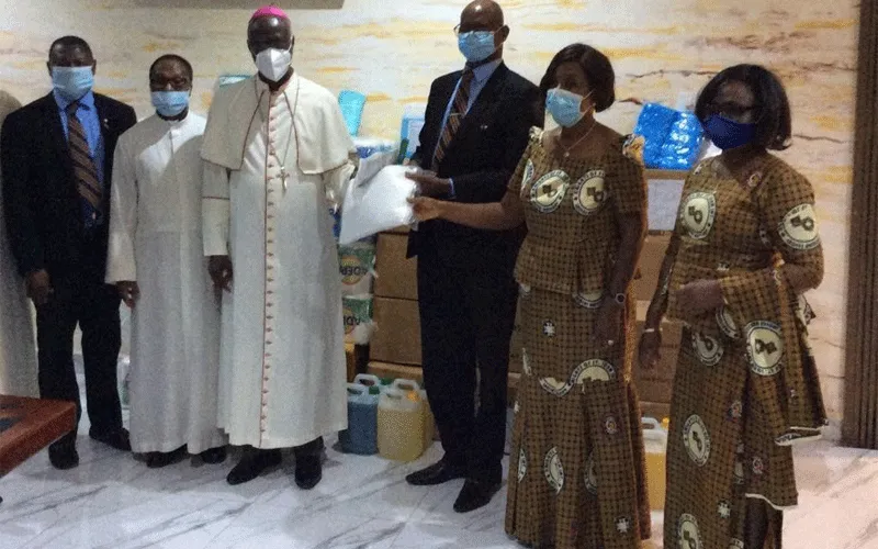 Archbishop John Bonaventure Kwofie of Accra receiving Personal
Protective Equipment (PPE) from Major-General Peter Sangber-Dery, the Supreme Subordinate President of the Knights of St. John International in Ghana at a ceremony at the National Catholic Secretariat, Accra on June 23, 2020. / Department of Social Communications, NCS, Accra