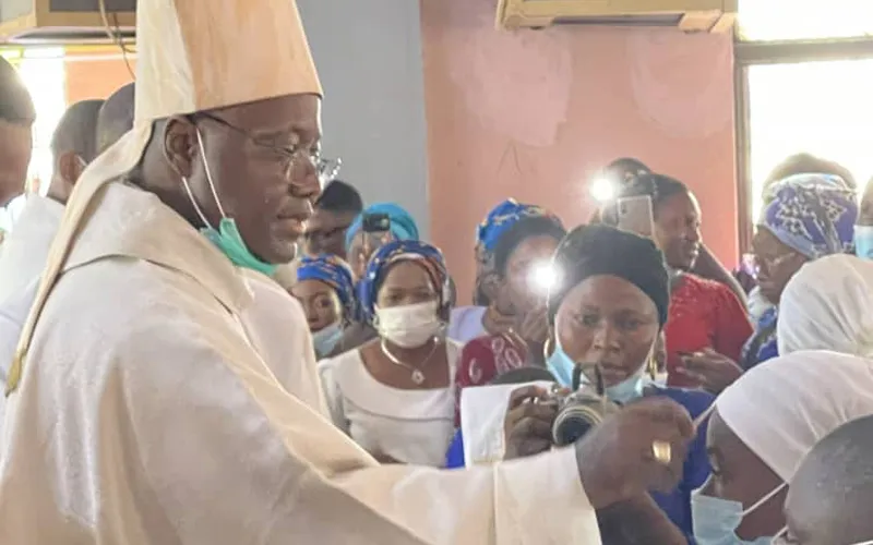 Archbishop Ignatius Kaigama administering the Sacrament of Confirmation at St. Patrick’s Karshi Parish of Abuja Archdiocese. Credit: Archdiocese of Abuja/Facebook
