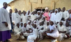 Archbishop Ignatius Ayau Kaigama with catecumens at St. Paul’s Pastoral Area in Sauka Wasa, Abuja. Credit: Abuja Archdiocese