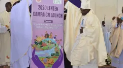 CJPC Chairman (R) unveils the banner for the 2020 Lenten Campaign / ACI Africa