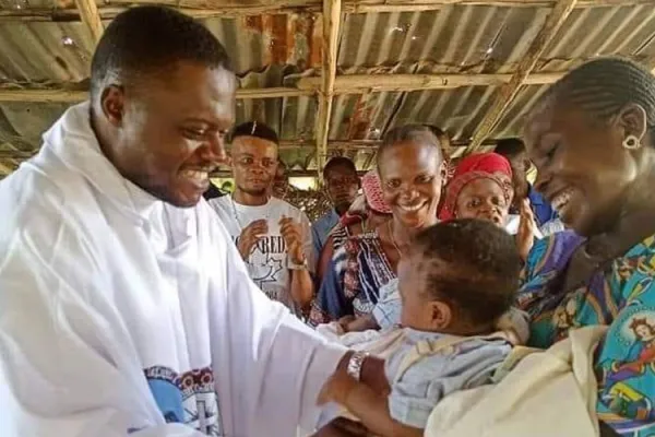 Catholic Priest Treks for Miles to Distribute Food to DR Congo’s Needy Families