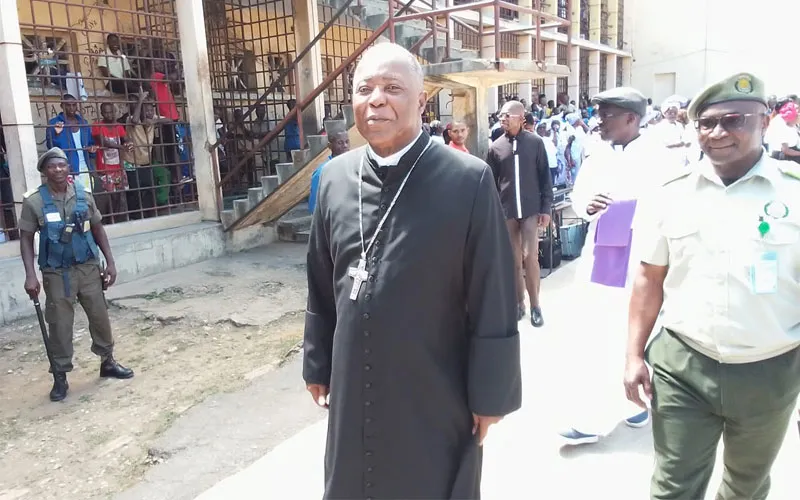 Archbishop Filomeno do Nascimento Vieira Dias of Angola’s Luanda Archdiocese at the Luanda Central Prison (CCL). Credit: Luanda Archdiocese
