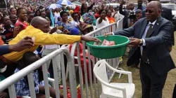 Tanzanian's President John Pombe Magufuli collects offertory at a Catholic Church service / Public domain