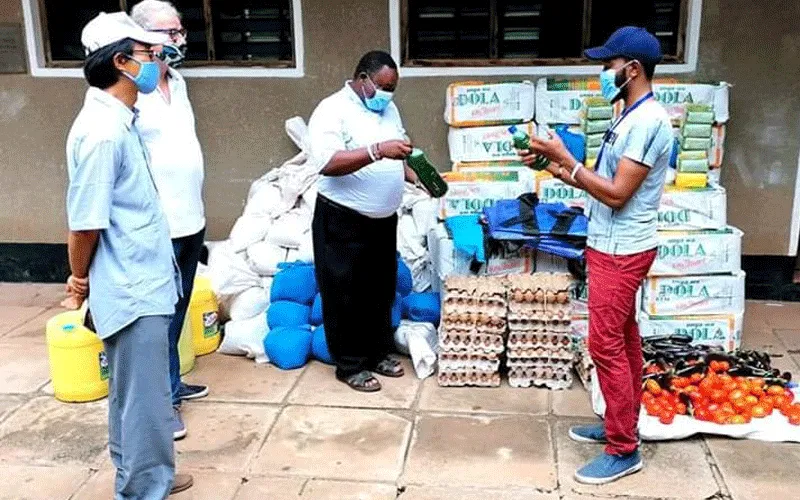 Members of the Catholic Justice and Peace Commission (CJPC) of Kenya's Malindi Diocese preparing to distribute food items and liquid handwashing soap to vulnerable families. / Catholic Diocese of Malindi/CJPC