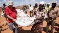 Amid lengthening droughts in northern Kenya, Malteser International distributes food, cash, drinking water and livestock feed and now extends the emergency relief to Ethiopia. Credit: Malteser International