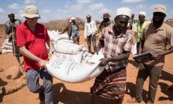 Amid lengthening droughts in northern Kenya, Malteser International distributes food, cash, drinking water and livestock feed and now extends the emergency relief to Ethiopia. Credit: Malteser International