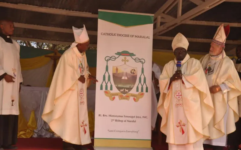 Bishop Hieronymus Emusugut Joya of Kenya's Catholic Diocese of Maralal unveiling his coat of arms during his Episcopal ordination.  Credit: Catholic Information Service for Africa (CISA)